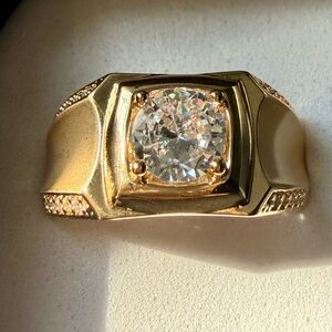 NEW! Pretty Bird Jewelry Gold Tone Men's Ring with Large Center Stone